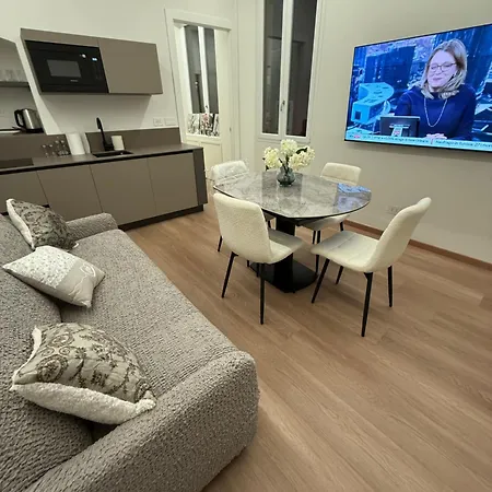 Apartman Welcome Riviera Mazzini 77 Lusso Nel Centro Di Rapallo,wifi, Condizionamento In Ogni Stanza, Attrezzato Con Tutto Quello Che Serve In Casa, Per Un Da Favola, Parcheggio A Pagamento 15euro Al Giorno Da Prenotare In Anticipo