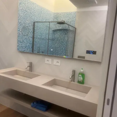Welcome Riviera Mazzini 77 Lusso Nel Centro Di Rapallo,wifi, Condizionamento In Ogni Stanza, Attrezzato Con Tutto Quello Che Serve In Casa, Per Un Da Favola, Parcheggio A Pagamento 15euro Al Giorno Da Prenotare In Anticipo