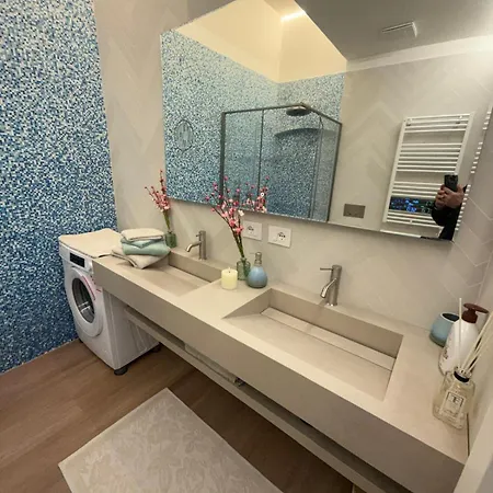 Apartman Welcome Riviera Mazzini 77 Lusso Nel Centro Di Rapallo,wifi, Condizionamento In Ogni Stanza, Attrezzato Con Tutto Quello Che Serve In Casa, Per Un Da Favola, Parcheggio A Pagamento 15euro Al Giorno Da Prenotare In Anticipo